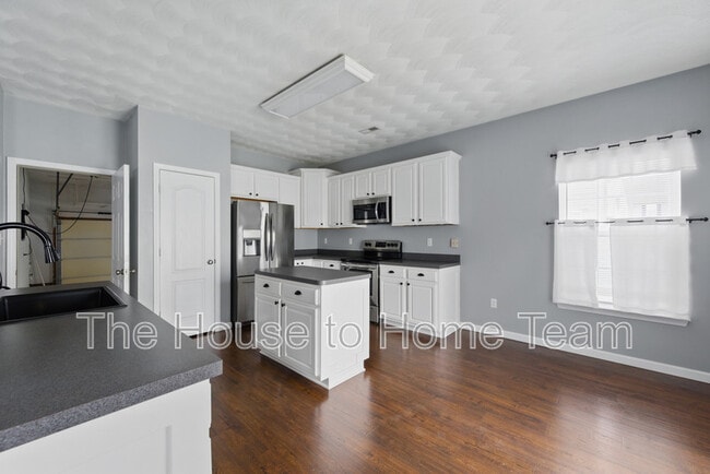 Building Photo - 1023 Snead Dr