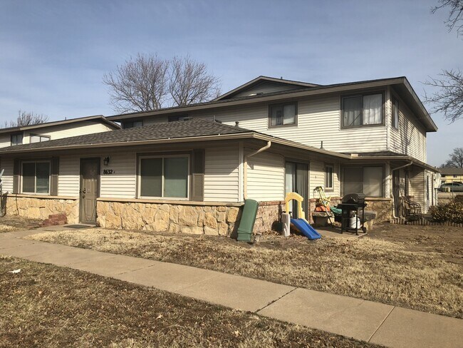 Building Photo - WEST SIDE CONDO!