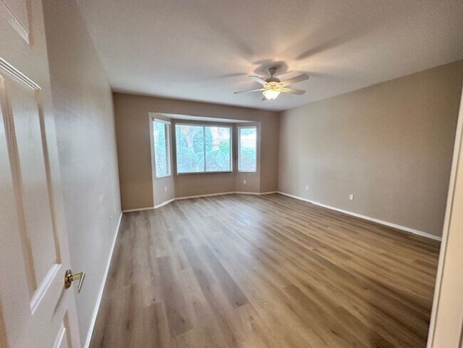 Building Photo - Updated 3 Bed/2 Bath in 55+ Community