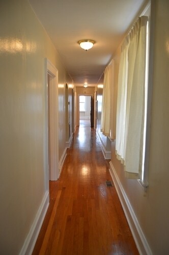 Building Photo - 821 Brandon Ave