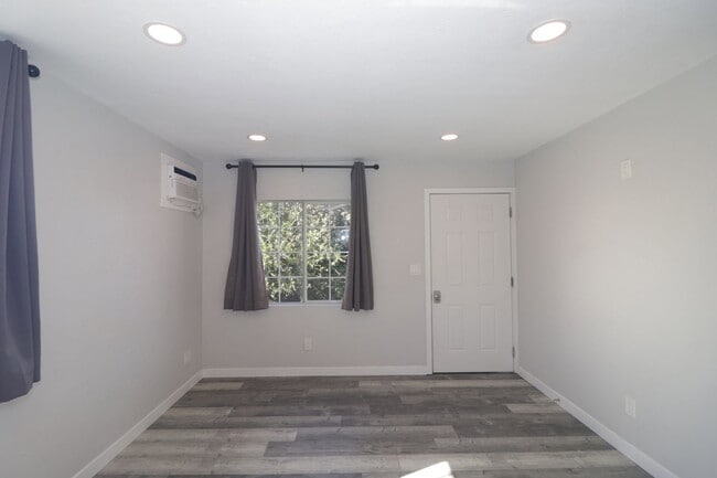 Building Photo - 4239 Swift Ave