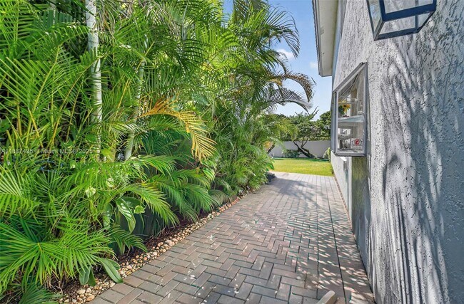 Building Photo - 11698 Briarwood Cir