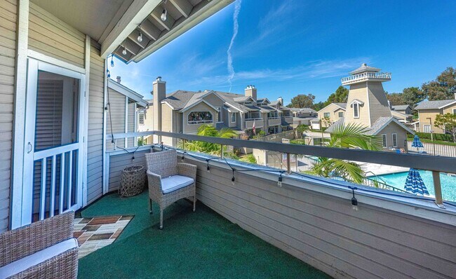 Building Photo - Gated 2BR Condo with Pool View