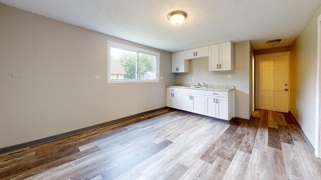 Building Photo - 4023 Valley Rd