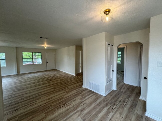 Building Photo - 3-Bedroom House for Rent in Copperas Cove