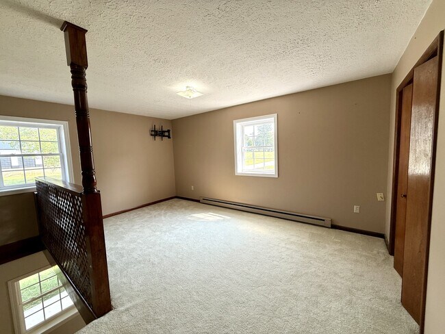 Building Photo - 690 Floyd Switch Estesburg Rd