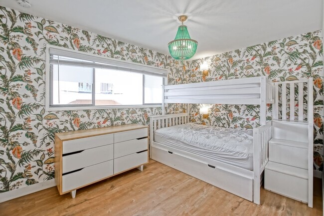 Building Photo - BEAUTIFULLY REMODELED (FURNISHED), 3BR3BA ...