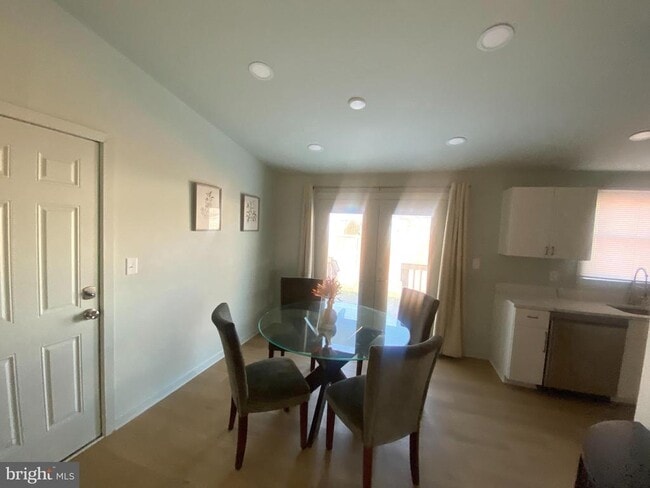 Building Photo - 4426 Cub Run Rd