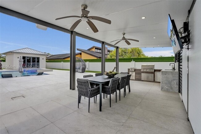 Building Photo - 2600 SW 128th Ct