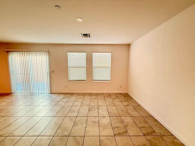 Building Photo - 3 BED 2.5 BATH 2 CAR GARAGE TOWNHOUSE w/ P...