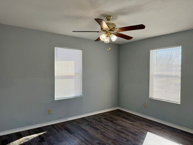 Building Photo - 521 Blake St