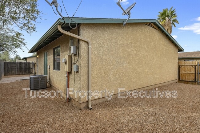 Building Photo - 2666 N Winstel Blvd