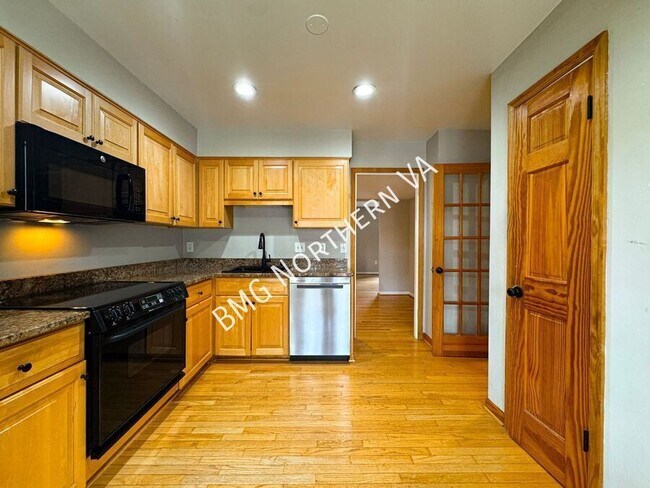 Building Photo - 566 Windover Ave NW