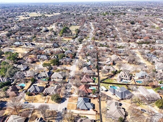 Building Photo - 2942 Woodland Hills Dr