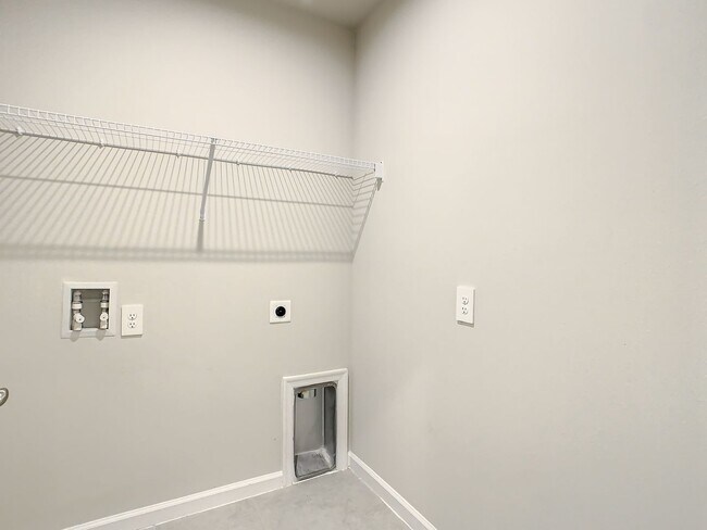 Building Photo - Villa Home in West Port - 3/2/2 close to s...