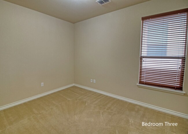 Building Photo - modern elegance and comfort