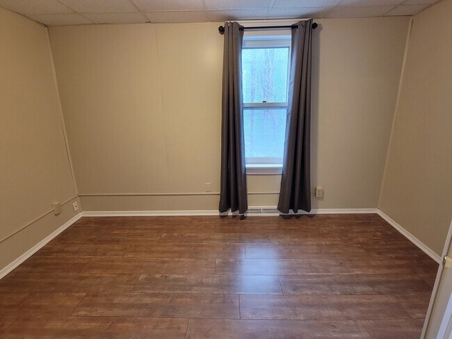 Building Photo - 54 Birch Ave S