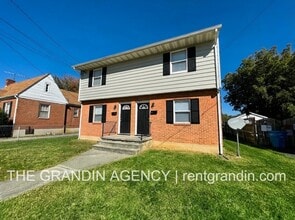 Building Photo - 3123 Round Hill Avenue Northwest