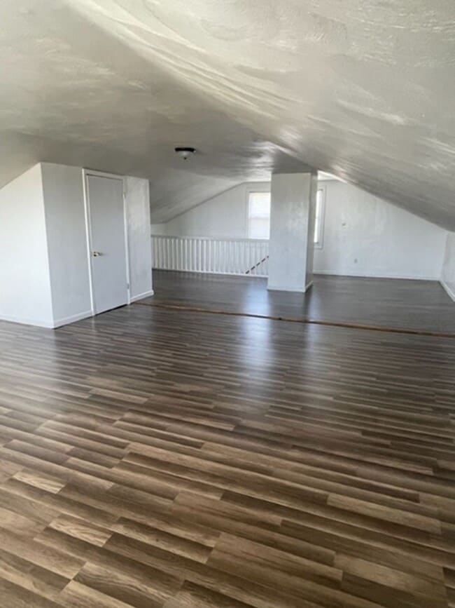 Building Photo - FOR RENT WILLOUBHY AREA!