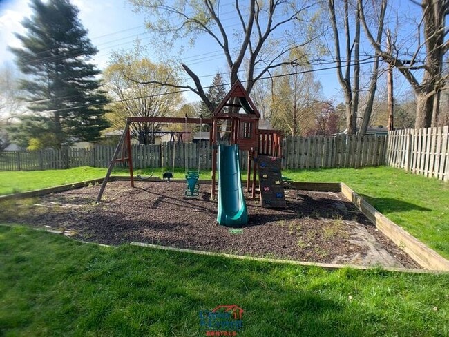 Building Photo - Spacious Niles Single Family