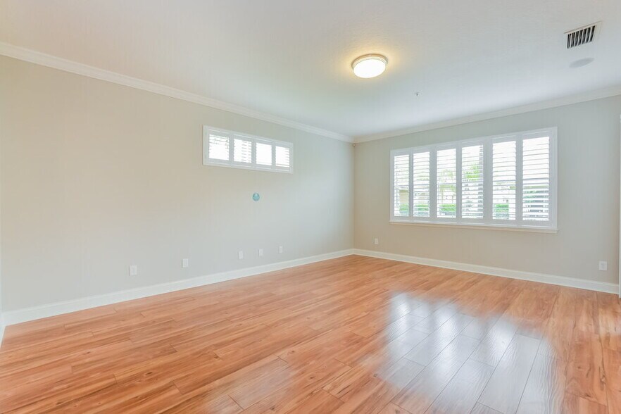 Building Photo - 1936 Durrand Ave