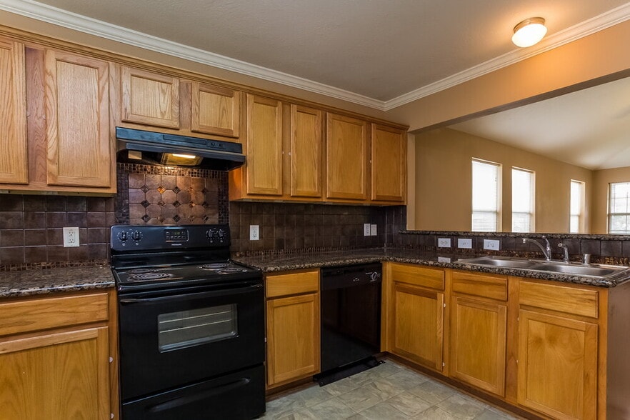 Building Photo - 10743 Jordan Heights Dr