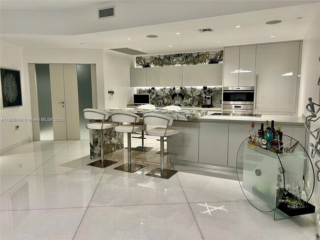 Building Photo - 701 N Fort Lauderdale Beach Blvd