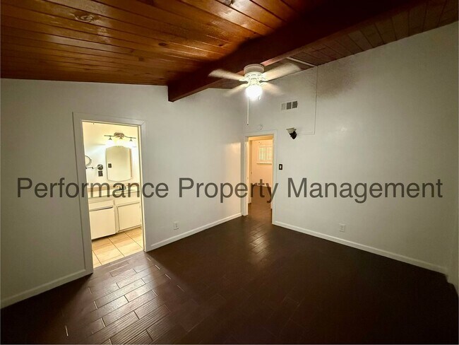 Building Photo - 2706 Pasadena St
