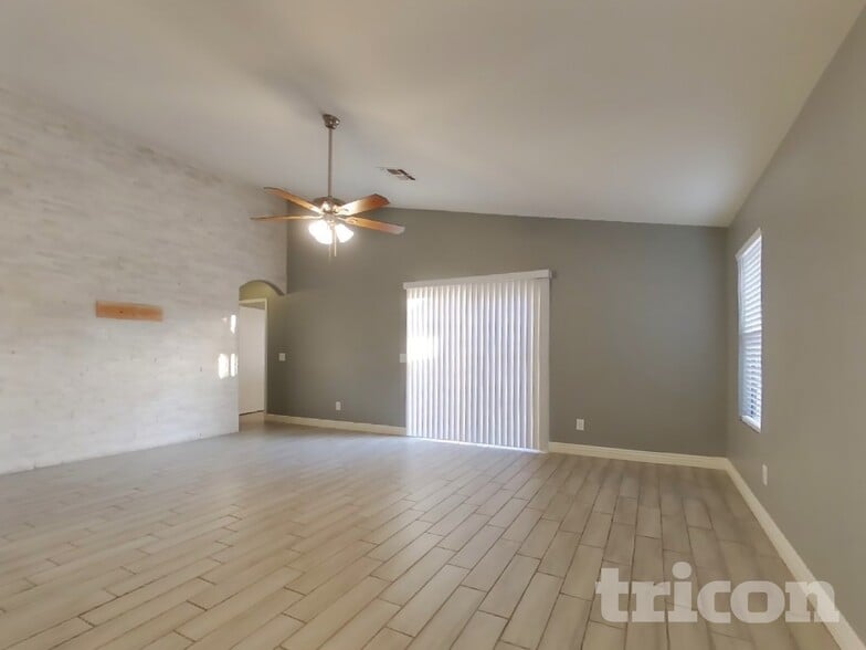 Building Photo - 8610 W Echo Ln