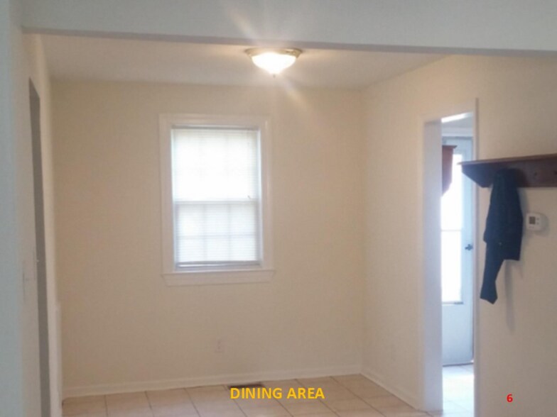 Building Photo - 2124 E Pembroke Ave