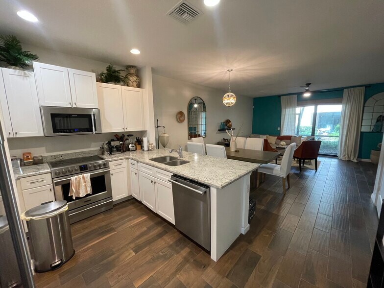 Building Photo - 4212 N Dixie Hwy