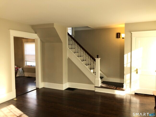 Building Photo - 16 Cowing Terrace