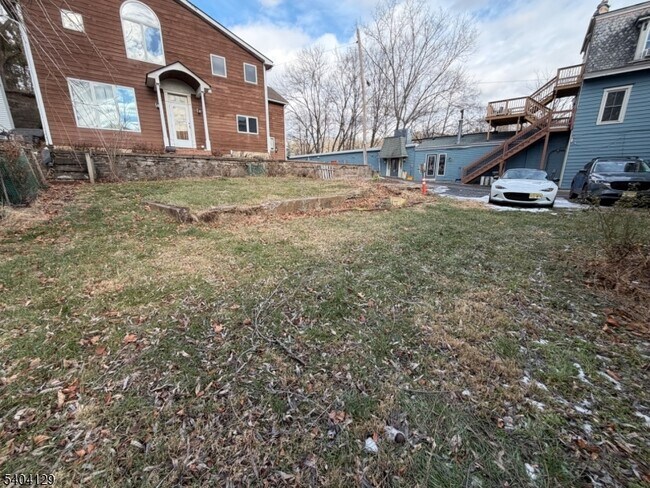 Building Photo - 57 Bridge St