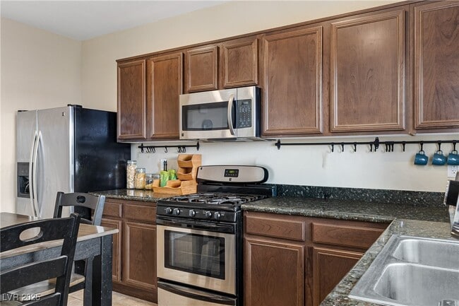 Building Photo - 10742 Leatherstocking Ave