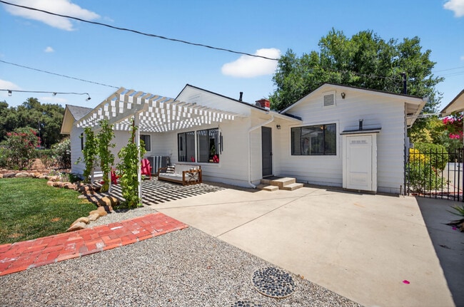 Building Photo - 995 S La Luna Ave