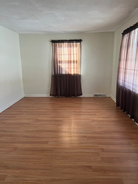 Building Photo - 406 Vince Ave NW