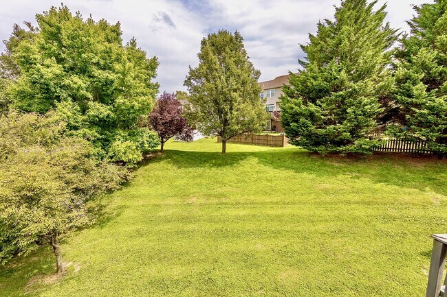 Building Photo - Modern Comfort Meets Everyday Convenience in this Stunning Forest Hill Townhome with 3 Beds & 3.5...