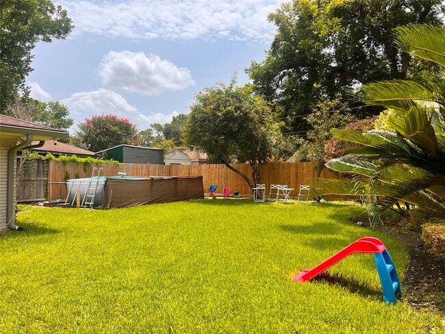 Building Photo - 8307 Braesview Ln