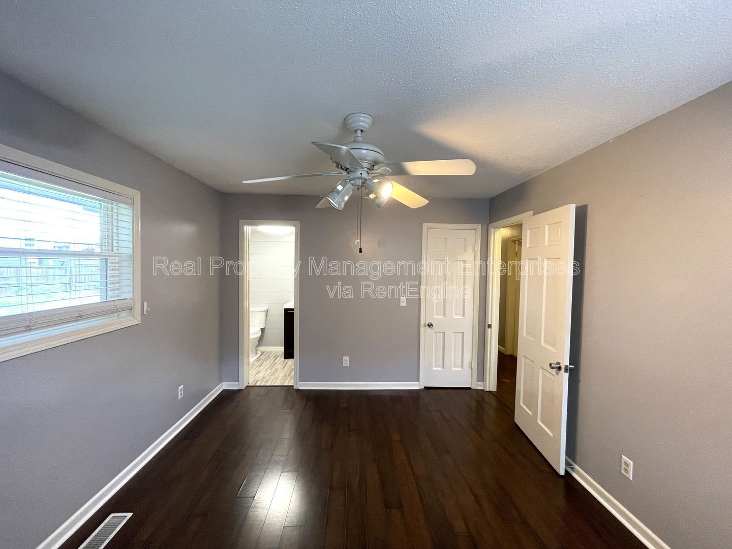 Building Photo - 6317 N Warren Ave