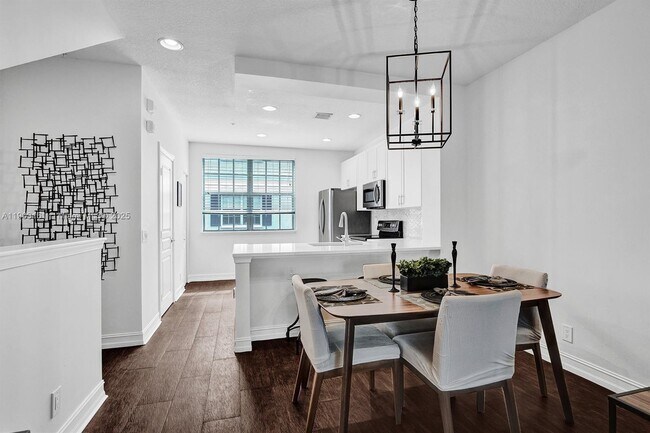 Building Photo - 446 NE 2nd Ave