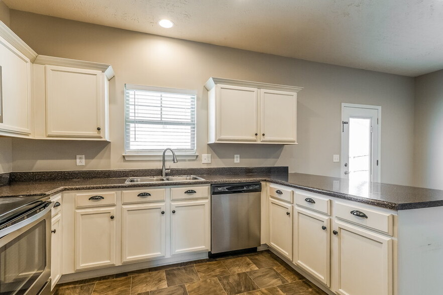 Building Photo - 1728 Bellamy Ln