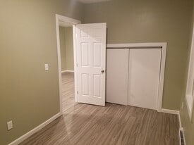 Building Photo - 42 London Ave