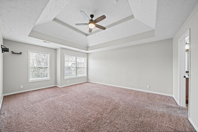 Building Photo - Beautiful, Large Home Close to Ft. Campbell and I24