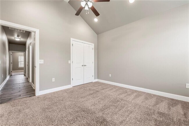 Building Photo - 4402 SW Alfalfa Ave