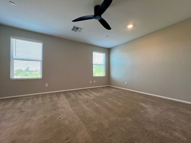 Building Photo - Modern 2-Bedroom Townhome Near Allegiant S...
