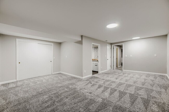 Building Photo - 7136 W Portland Ave