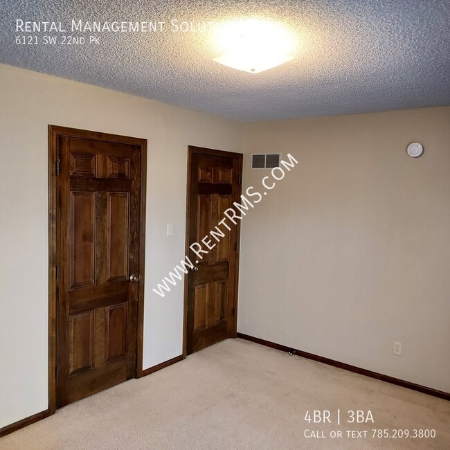 Building Photo - 6121 SW 22nd Park