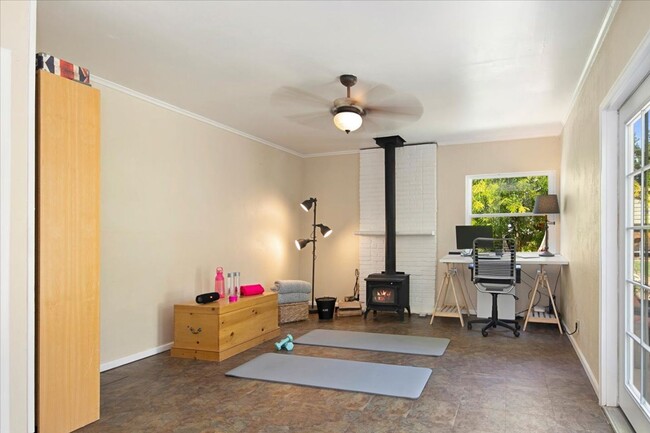 Building Photo - 2 Bedroom Cottage in the North End with to...