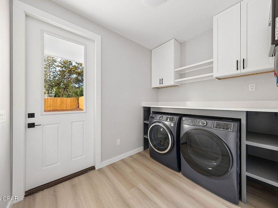 Building Photo - 517 E 8th St