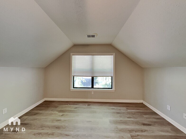 Building Photo - 8233 Trinity Rd